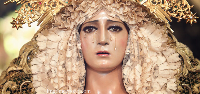 Fotografía cofrade: Besamano de la Esperanza de Málaga