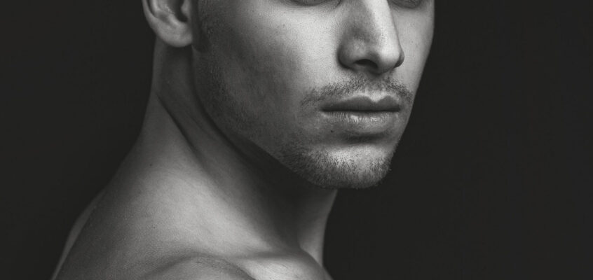 En estudio con Álvaro Morat, Míster Internacional Huelva 2021