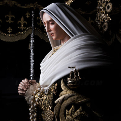 Soledad de Mena de Málaga en su trono procesional. Semana Santa 2022