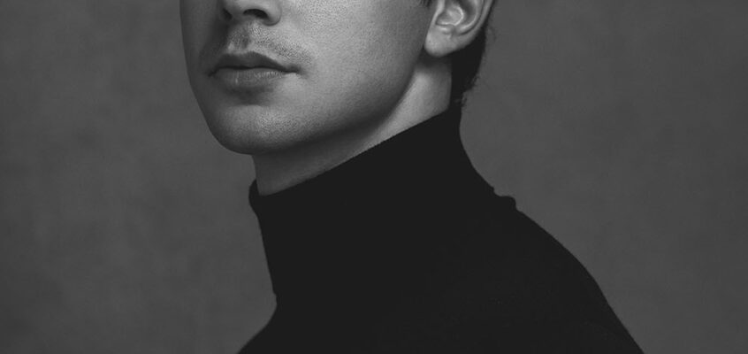 En estudio y exterior con Lazzaro